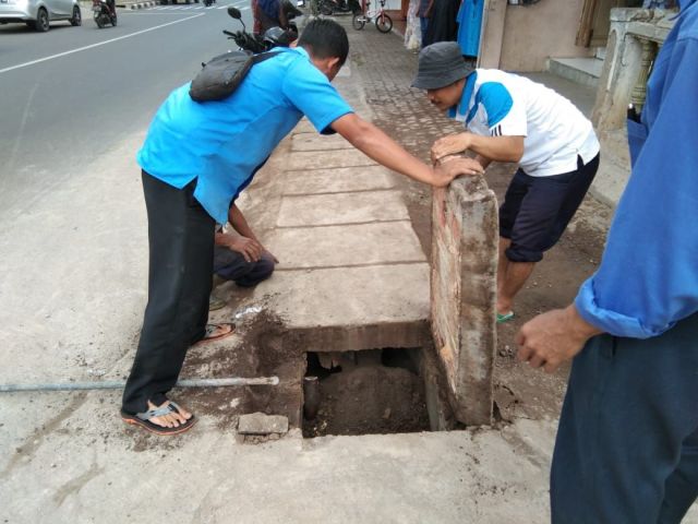 memperbaiki saluran air